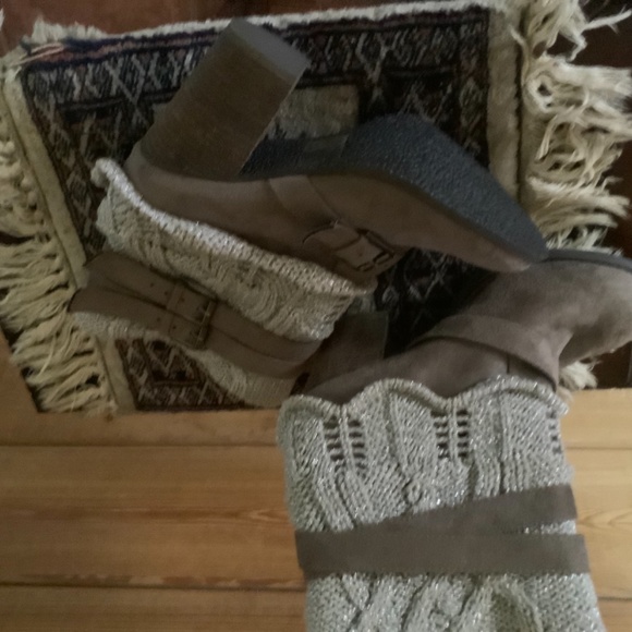 Shoes - Picture 2 of 4